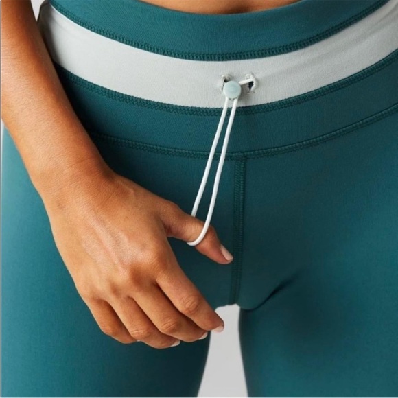 NWT 925fit Adjusting Times Leggings in Basil Green Size Small - Picture 2 of 13